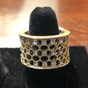 💎 Lia Sophia "Damascus" ring.